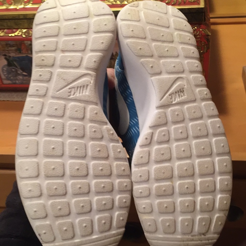 Nike’s - Picture 3 of 3